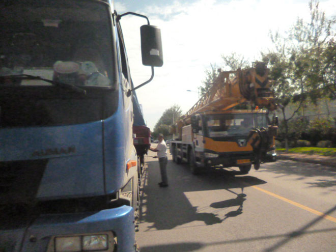 大型吊車叉車租賃,工廠搬遷,大型設備安裝吊裝移位,上樓下坑,搬運就位及150以上高空吊裝