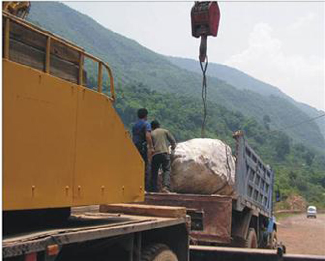 大型吊車叉車租賃,工廠搬遷,大型設備安裝吊裝移位,上樓下坑,搬運就位及150以上高空吊裝