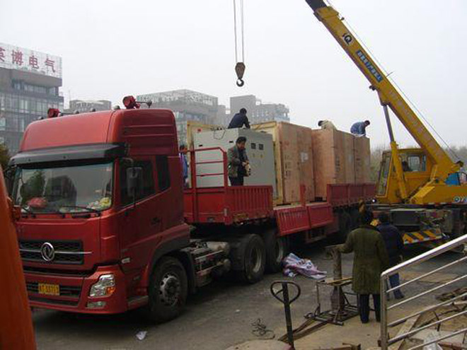 大型吊車叉車租賃,工廠搬遷,大型設備安裝吊裝移位,上樓下坑,搬運就位及150以上高空吊裝